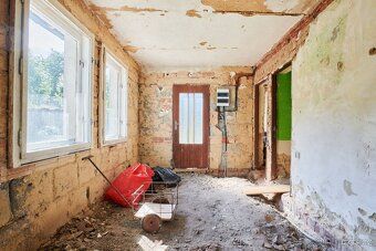 Unique opportunity to buy a family house with 5 or more rooms for renovation in the…