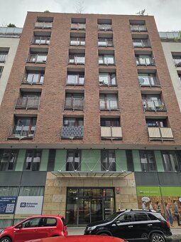 Nabízíme k pronájmu světlý byt 2+kk o výměře 44 m² v oblíben