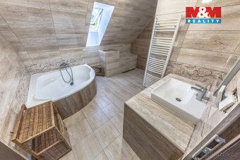 Nabízíme k prodeji rodinný dům 5+kk v klidné části obce Malá