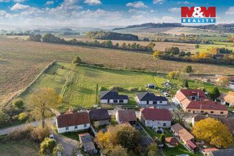 Nabízíme k prodeji krásný stavební pozemek s projektem na bu