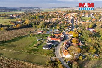 Nabízíme k prodeji krásný stavební pozemek s projektem na bu