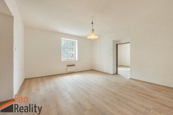 We offer for sale a cooperative studio apartment with a layout of 2+kk