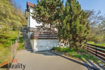 We offer for sale a cooperative studio apartment with a layout of 2+kk