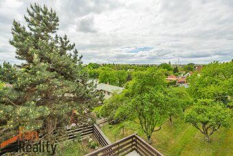 We offer for sale a cooperative studio apartment with a layout of 2+kk