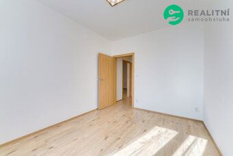 We offer for sale a bright and spacious apartment approved in year