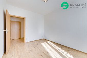 We offer for sale a bright and spacious apartment approved in year