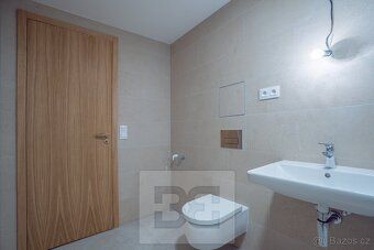Ev.č. N09207 Nabízíme k pronájmu prostorný a světlý byt o di