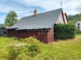 Nabízíme Vám k prodeji chalupu 1+1/70 m2 s obytnou stodolou 
