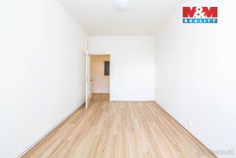 Nabídka pronájmu prostorného světlého bytu 2+kk s balkonem, 