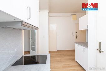 Nabídka pronájmu prostorného světlého bytu 2+kk s balkonem, 