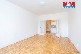 Nabídka pronájmu prostorného světlého bytu 2+kk s balkonem, 