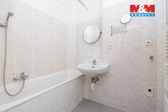 Nabídka pronájmu prostorného světlého bytu 2+kk s balkonem, 