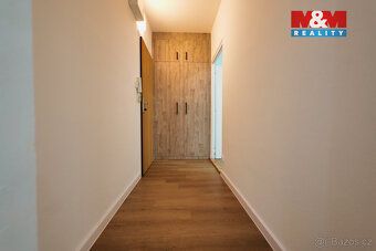 Nabízíme k prodeji prostorný, moderně zrekonstruovaný byt o 