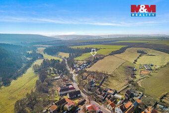 Nabízím k prodeji stavební pozemek o výměře 1 068 m² v klidn