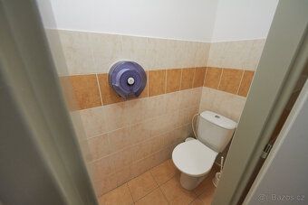 Čtyři 17m2 samostatné kanceláře + společný 45m2 open space k