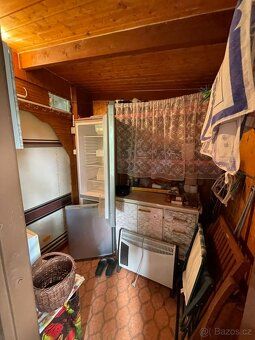 Nabízíme k prodeji útulný karavan s dřevěnou přístavbou v ob