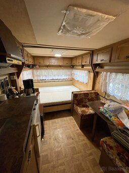 Nabízíme k prodeji útulný karavan s dřevěnou přístavbou v ob