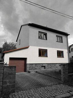 Prodej bytu v rodinném domě s garáží, zahradou a příslušenst