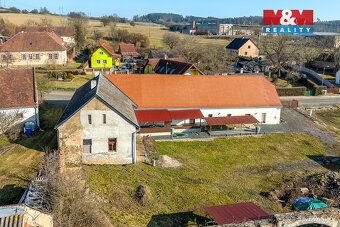 Nabízíme k prodeji unikátní rodinný dům v centru obce Pertol