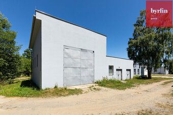 We offer for sale a multifunctional commercial complex, located in the outskirts of Krnov at Lidicka Street.