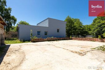 We offer for sale a multifunctional commercial complex, located in the outskirts of Krnov at Lidicka Street.