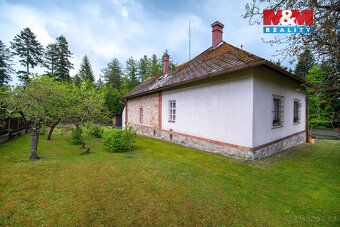 Nabízíme k prodeji samostatně stojící kamenný rodinný dům na
