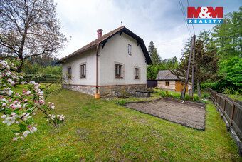 Nabízíme k prodeji samostatně stojící kamenný rodinný dům na
