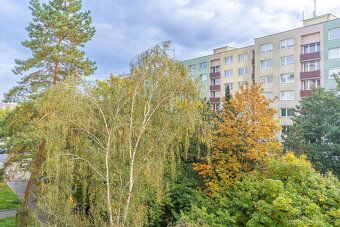 We offer for sale an apartment with a layout of 2 + kk, located in an attractive location on U…