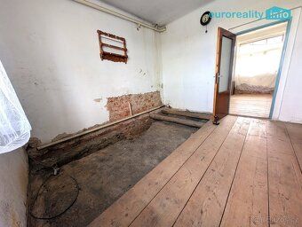 We offer for sale an agricultural homestead of 4+1 room count with enclosed yard and farm…