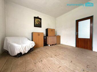 We offer for sale an agricultural homestead of 4+1 room count with enclosed yard and farm…