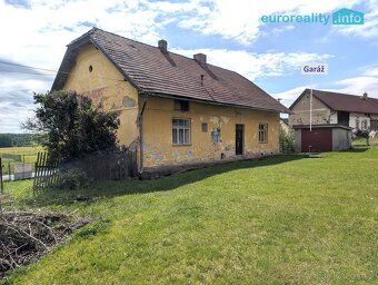 We offer for sale an agricultural homestead of 4+1 room count with enclosed yard and farm…