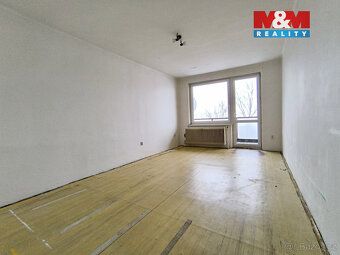 We present a spacious 4+1 apartment in Roučkovice on the 2nd floor of a brick house with…