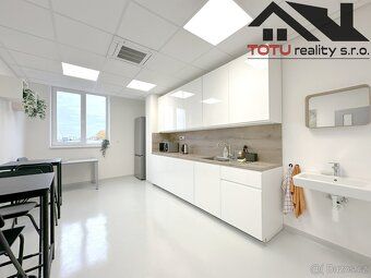 TOTU Reality Jaroměř offers new representative premises for your business.