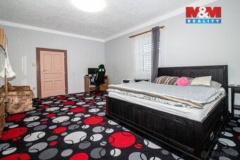 Nabízíme k prodeji prostorný rodinný dům v klidné části obce