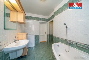 Nabízíme k prodeji luxusní rohovou, prvorepublikovou, dvouge