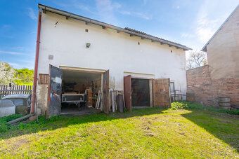 We offer exclusively a plot of land with a barn, registered in the cadastre as a garage…