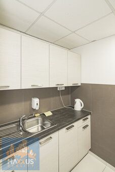 Nabízíme k pronájmu kancelář č. 4C2 ve stylu open space o po