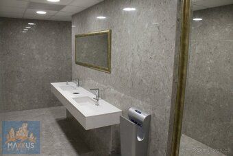 Nabízíme k pronájmu kancelář č. 4C2 ve stylu open space o po