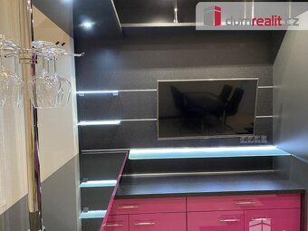 informace v realitní kanceláři, prodej luxusního, velkometrá