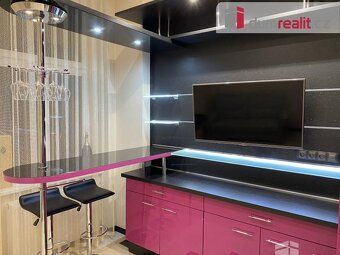 informace v realitní kanceláři, prodej luxusního, velkometrá