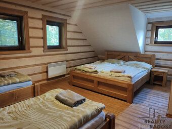 We offer for sale a beautiful log cabin in the middle of nature near Sudopark, in the…