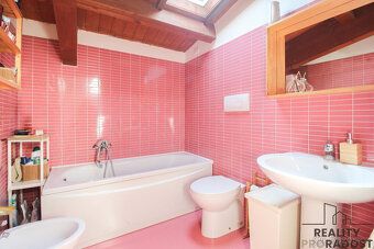 Attractive opportunity for modern penthouse with garage and parking space!