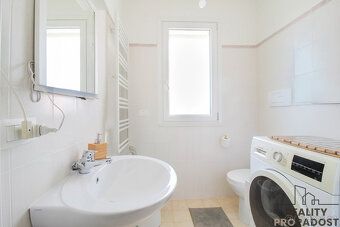 Attractive opportunity for modern penthouse with garage and parking space!