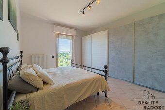 In the picturesque and historic part of Silvi Alta, with panoramic views of the sea, Monte…