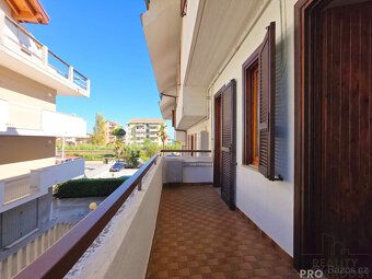 In a quiet and sought-after northern part of the seaside resort S