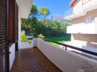 In a quiet and sought-after northern part of the seaside resort S
