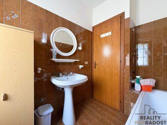 In a quiet and sought-after northern part of the seaside resort S