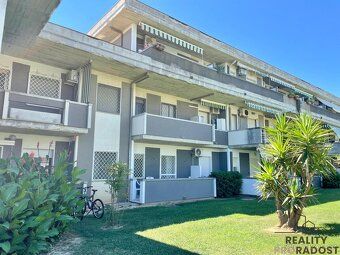 We offer for sale a beautiful three-room apartment with its own entrance