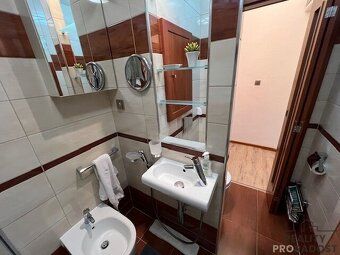 We offer for rent a fully equipped apartment after complete renovation of size 2+1+walk-in…