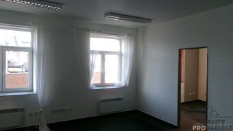 With landlord's consent we offer for rent an independent half-floor in office building on Cejl Street.